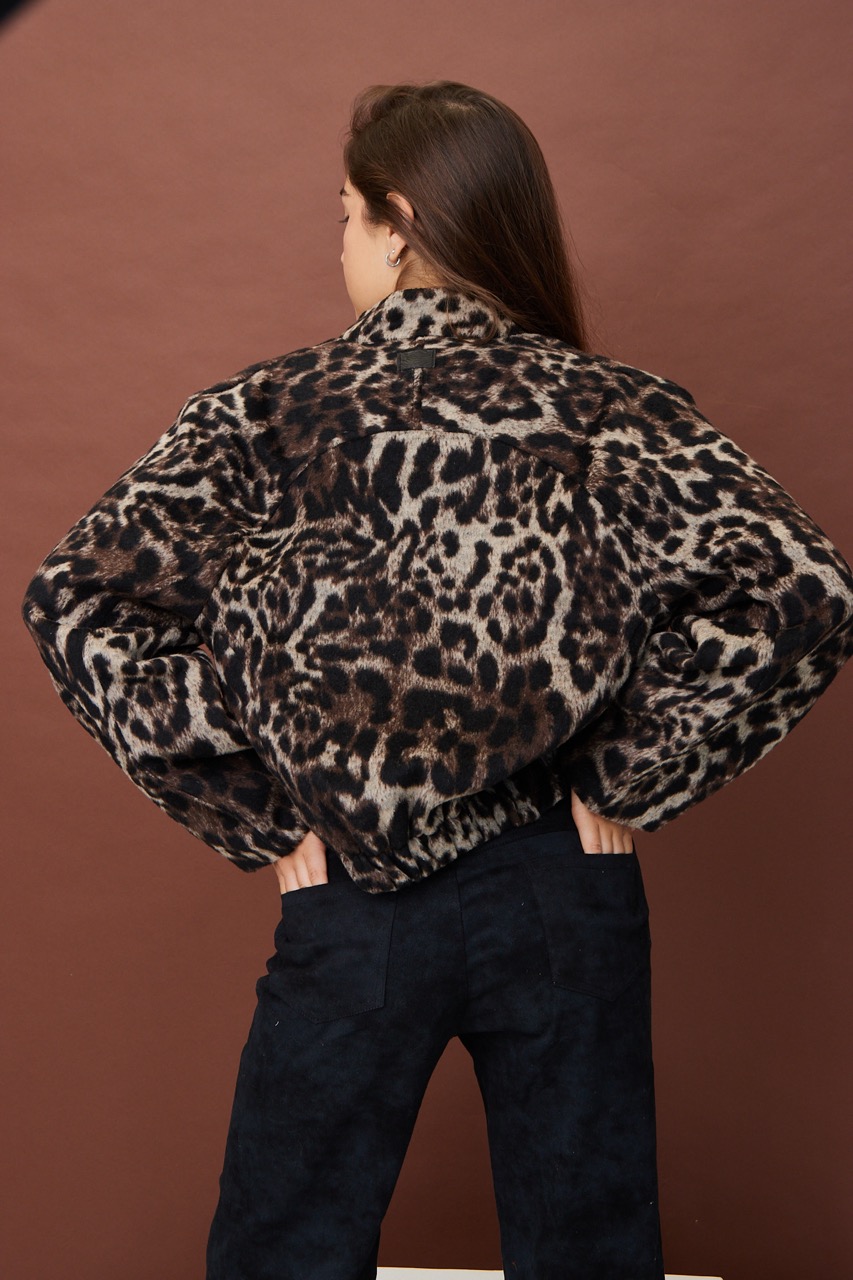 CAMPERA DALMACIA PRINT gris atras de tamaño grande